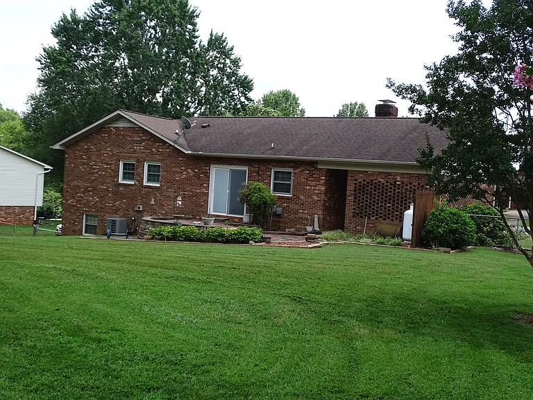 5694 Claridge Dr — Photo 29