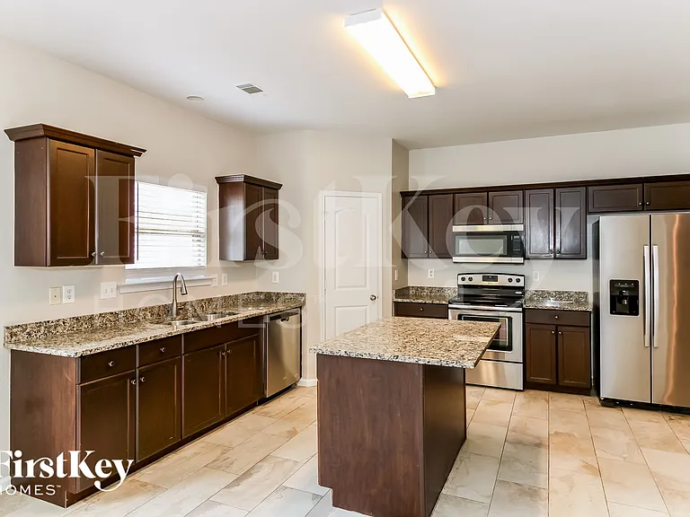 1260 Sierra Ct — Photo 7
