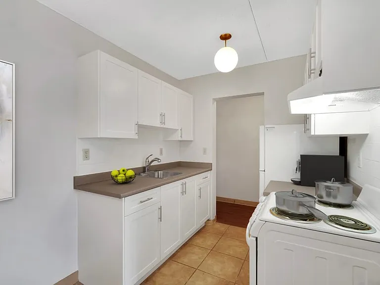 544 Sydney Ave — Photo 11
