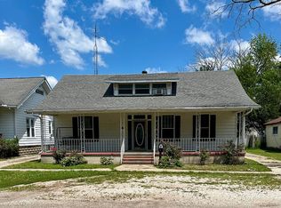 928 E Chestnut St, Olney, IL 62450