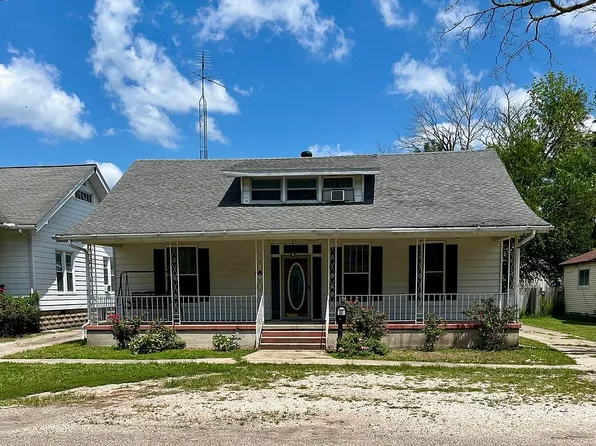 928 E Chestnut St, Olney, IL 62450