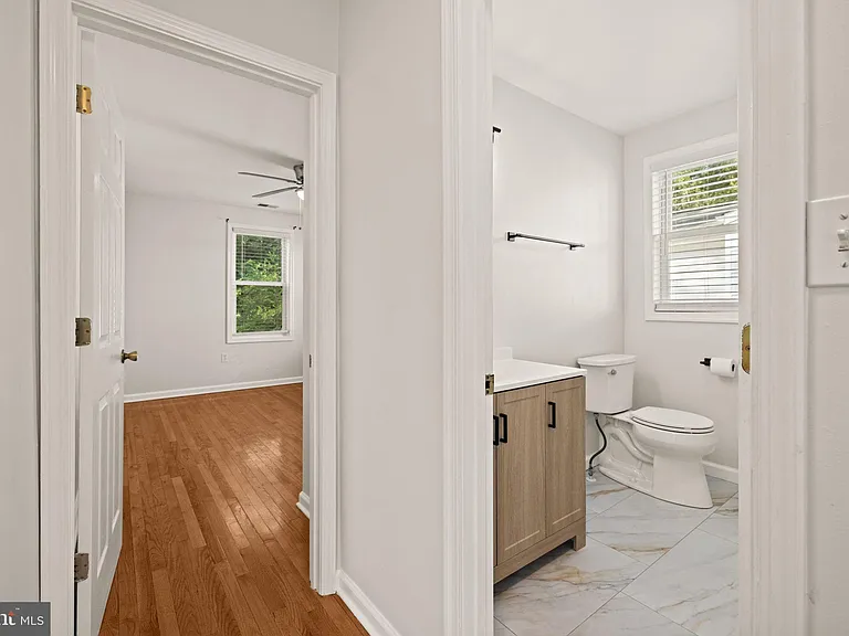 220 E 2nd Ave — Photo 25