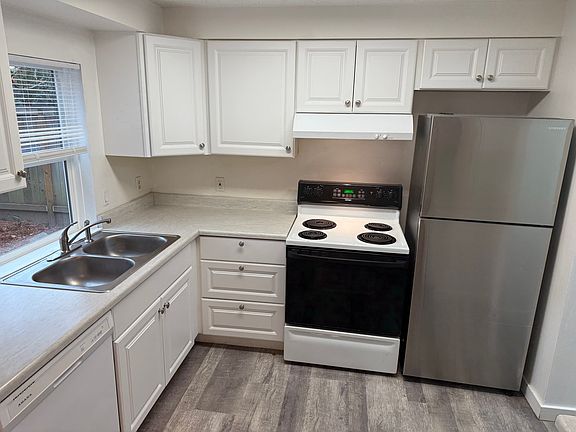 5th image of 845 NE 162nd Ave APT B