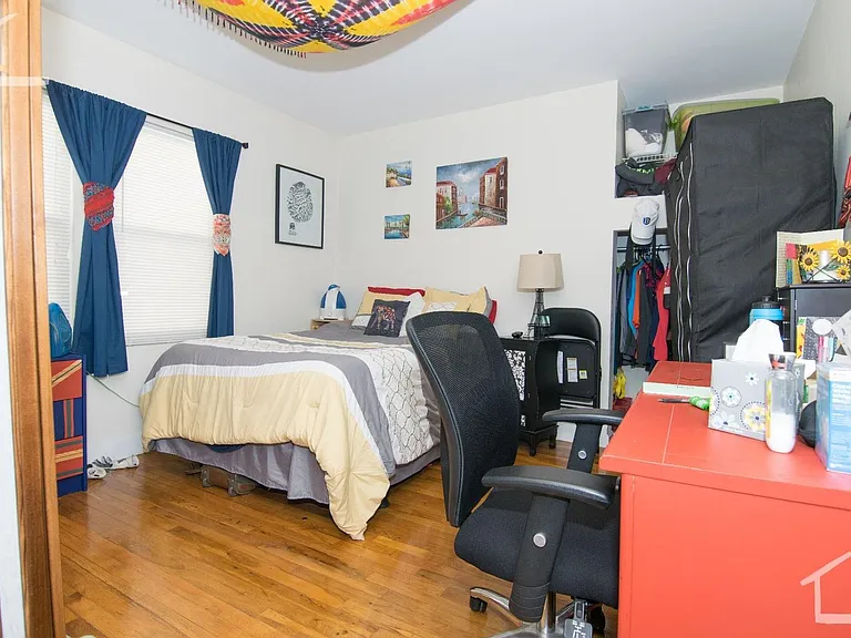 210 Arlington St #1B — Photo 7