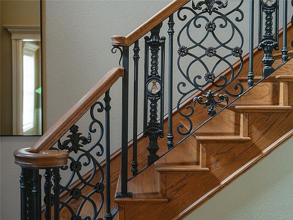 5th image of 444 Sonoma Cir