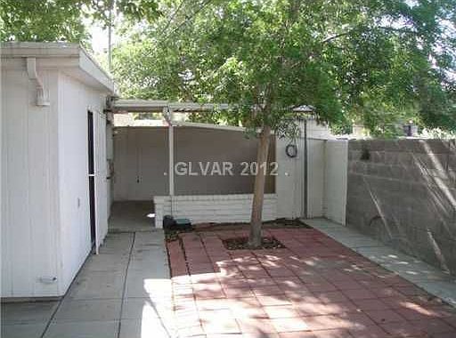 2nd image of 3010 La Canada St