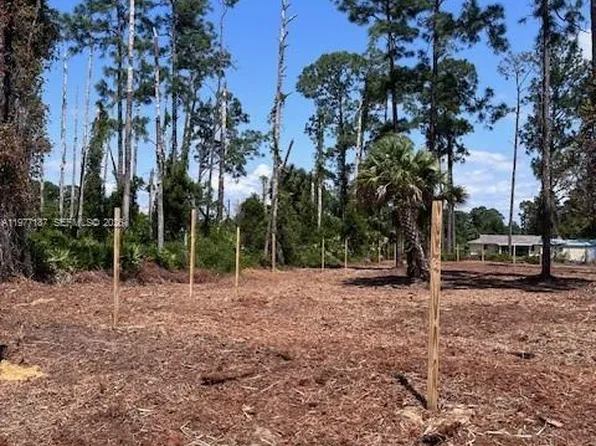 718 Columbus Ave, Lehigh Acres, FL 33972