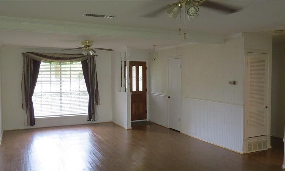 1st image of 1902 Windsor Dr