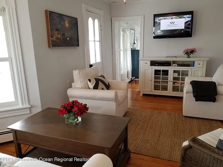 6 Heck Ave — Photo 11