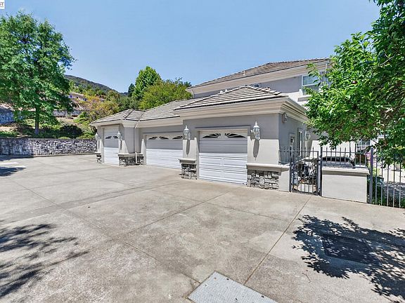 4th image of 8016 Golden Eagle Way