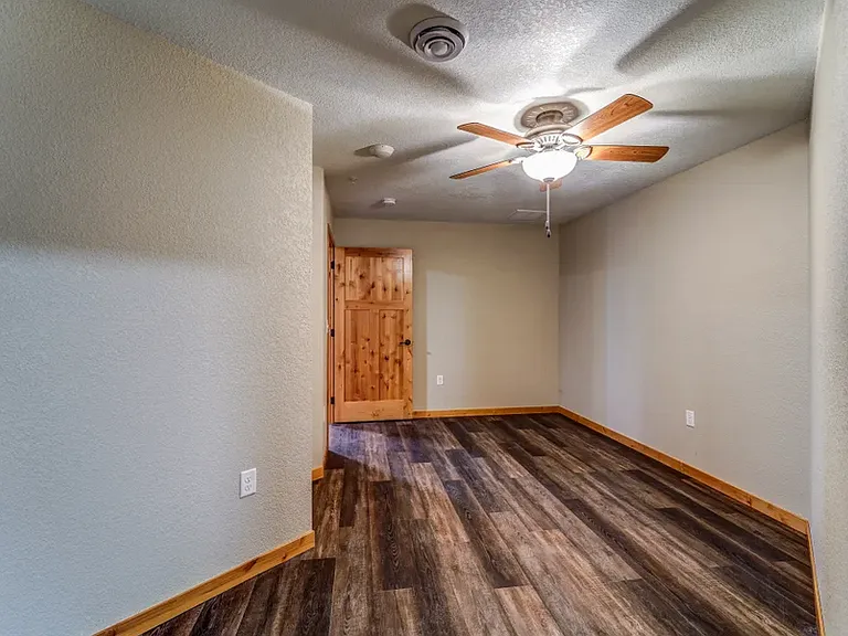 Sunset Place Apartments — Photo 34