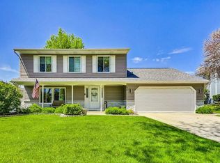 830 Longford Dr, Roselle, IL 60172
