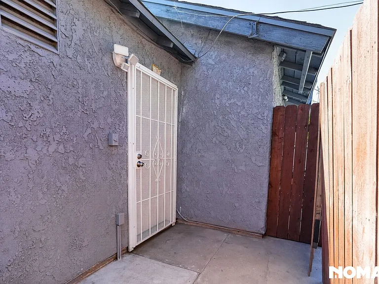 7705 Babcock Ave — Photo 19