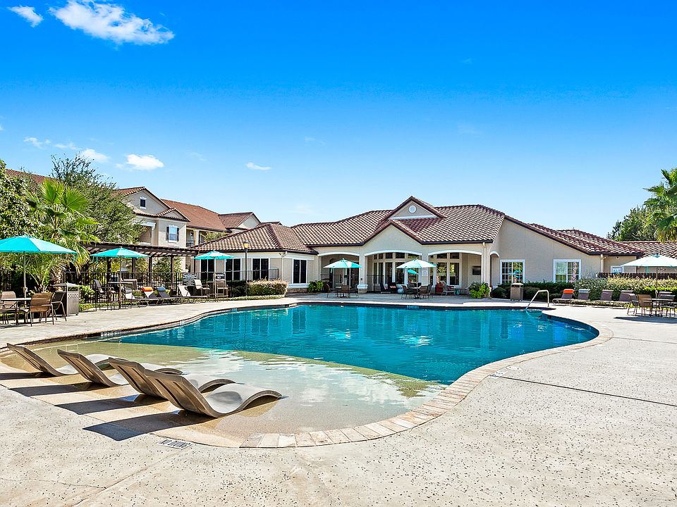 Zero Entry Pool with Tanning Deck