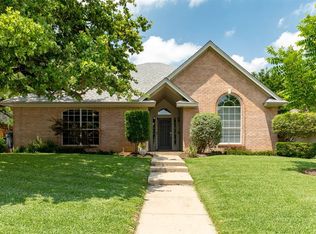712 Bent Tree Ct, Hurst, TX 76054