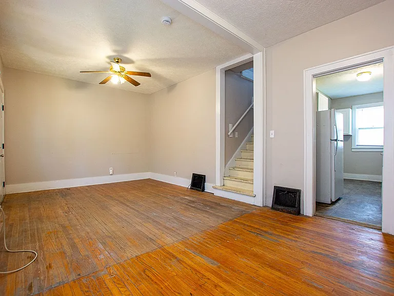 2202 Wirt St — Photo 2