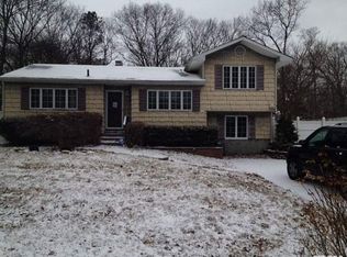 15 Albright Rd, Coram, NY 11727