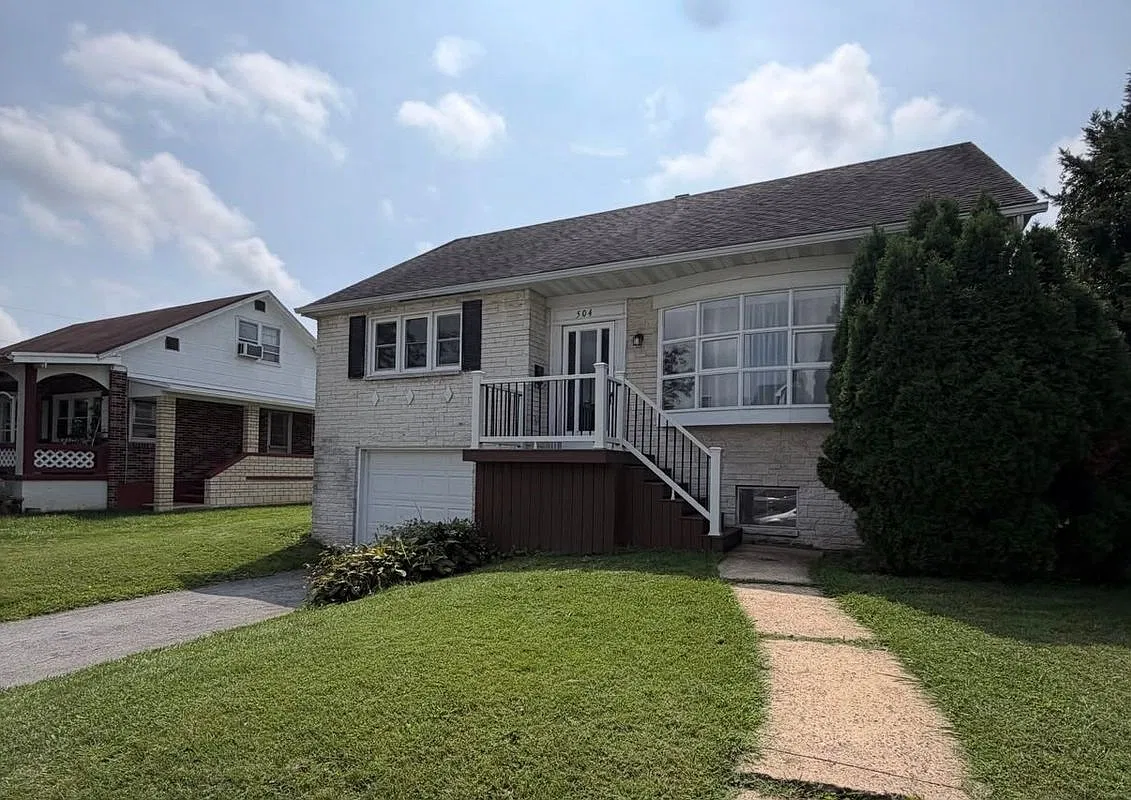 3 bed, 1.5 bath, 1489 sqft, $2,500 — Photo 1