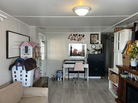 3rd image of 2053 E Bayshore Rd Spc 7