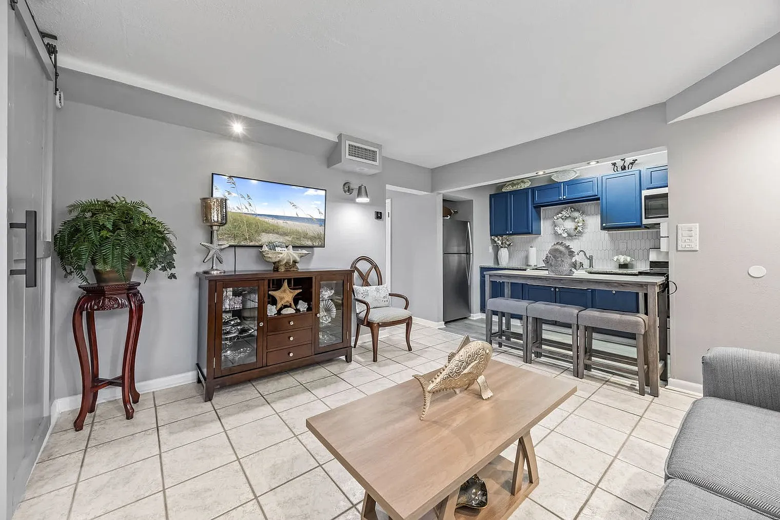 2 bed, 1.0 bath, $2,867 — Photo 3