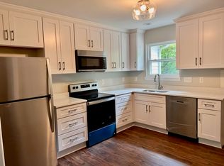 140 Forsyth Dr UNIT B, Chapel Hill, NC 27517