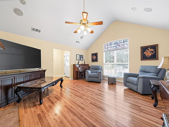 4th image of 309 Deer Run Dr