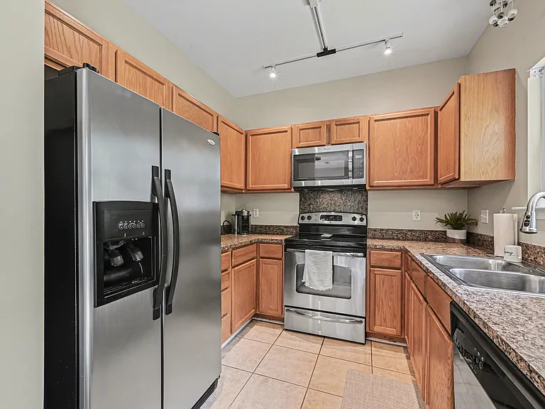 1706 Dallas Ave — Photo 6