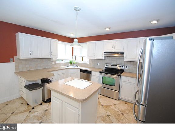 4th image of 1637 Perkins Ln