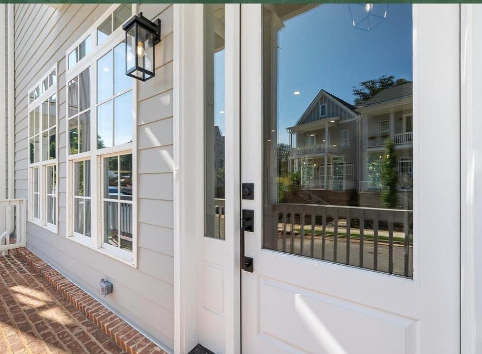 Covered Front porch at the entrance.