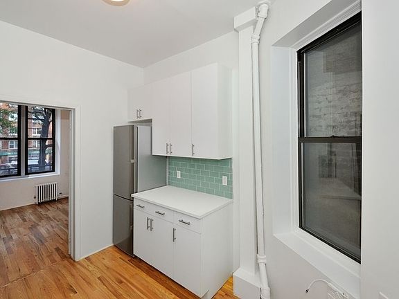 2nd image of 192 6th Ave APT 1FN