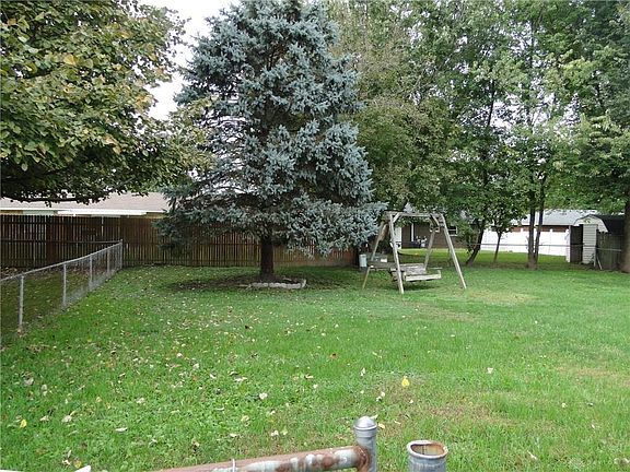 3rd image of 2298 Virginia Dr