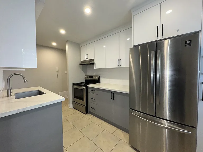 16 Wellington St W #6 — Photo 9