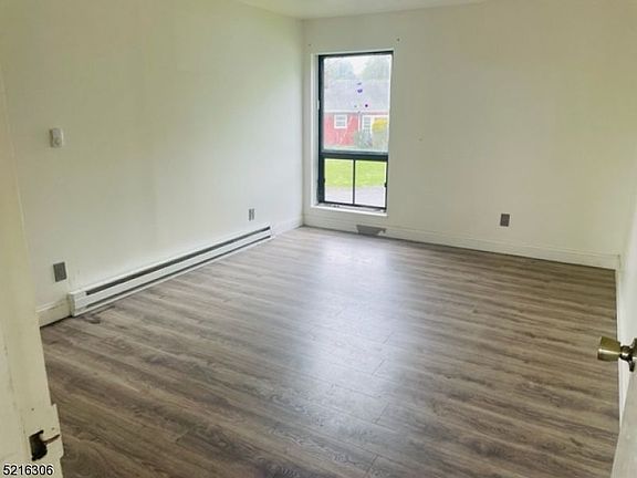 4th image of 310 S Shore Dr #D