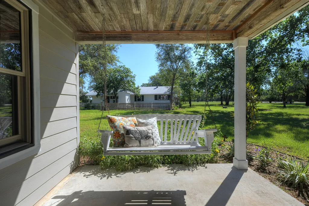 28035 Delafield Dr — Photo 4