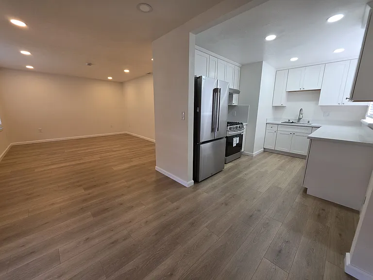 1086 Mersey Ave — Photo 8