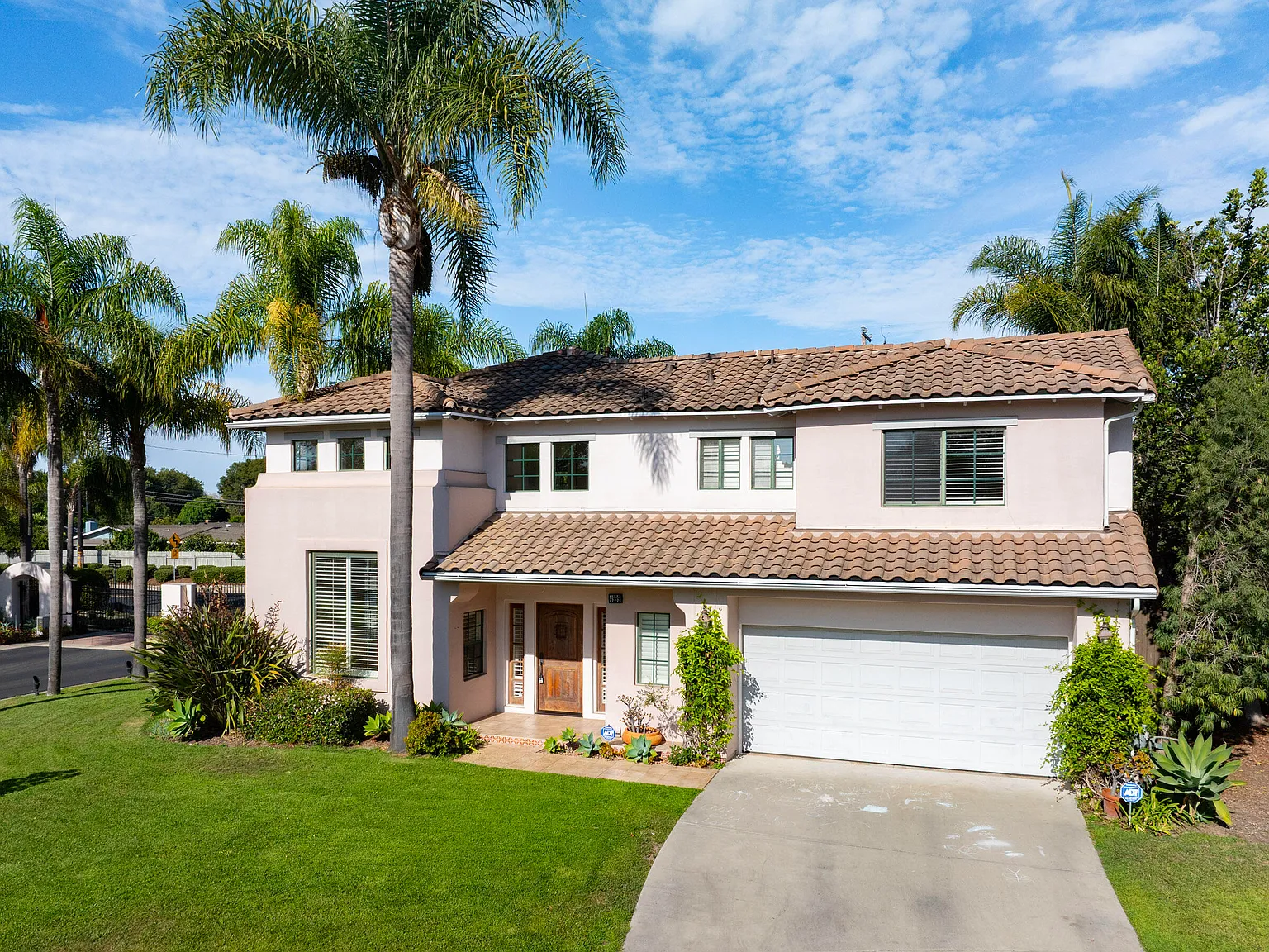 4 bed, 3.0 bath, 2431 sqft, $7,500 — Photo 1