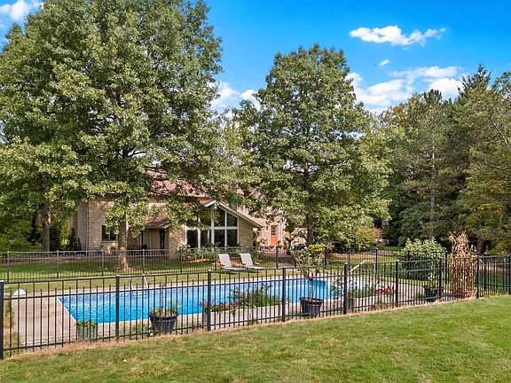 2nd image of 30 Stonewood Dr