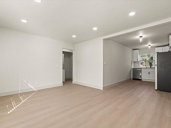 4th image of 215 W Olive Ave #6
