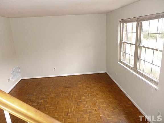 2nd image of 1002 Willow Dr APT 36