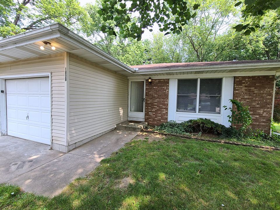 1st image of 1824 College Manor Dr