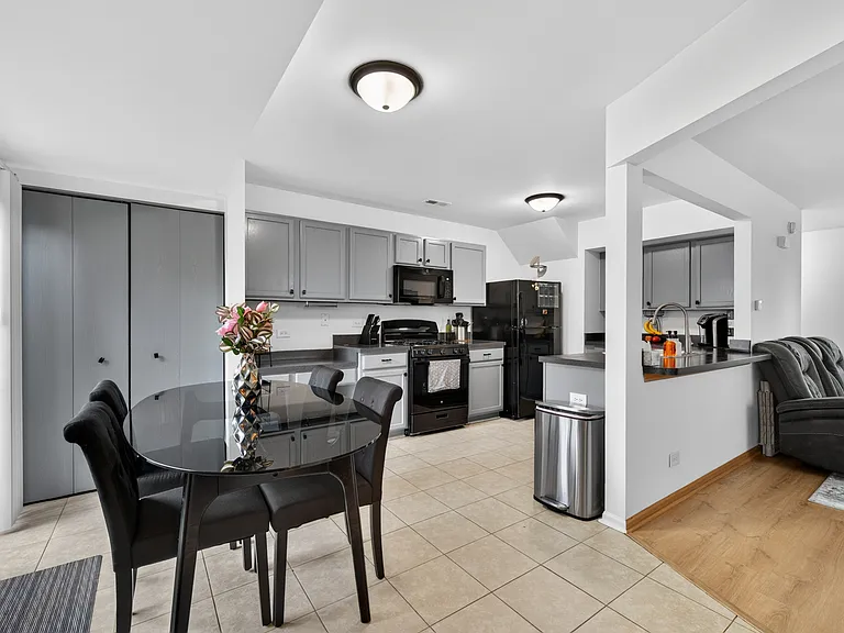 939 Four Seasons Blvd — Photo 14