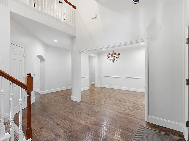 11317 Sunrise Ln — Photo 2