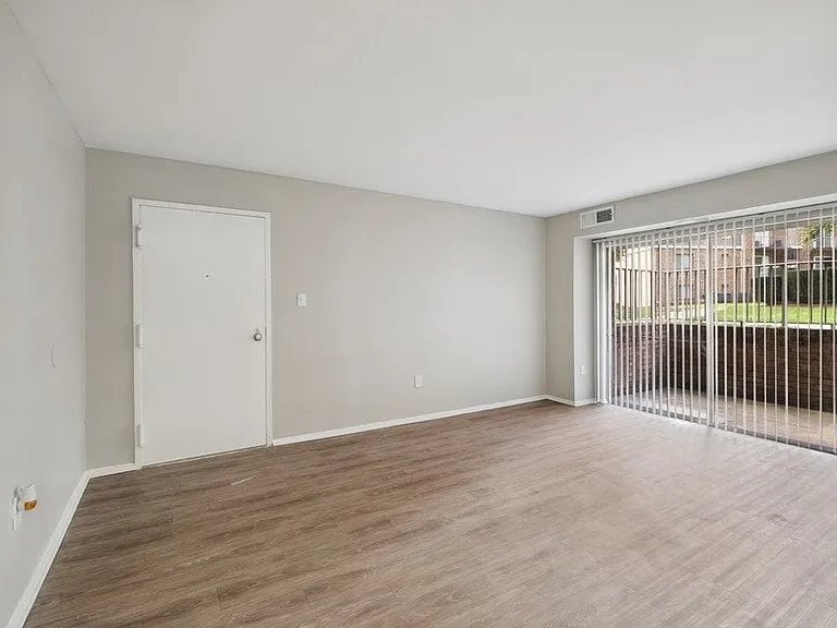 Briarwood Apartments — Photo 15