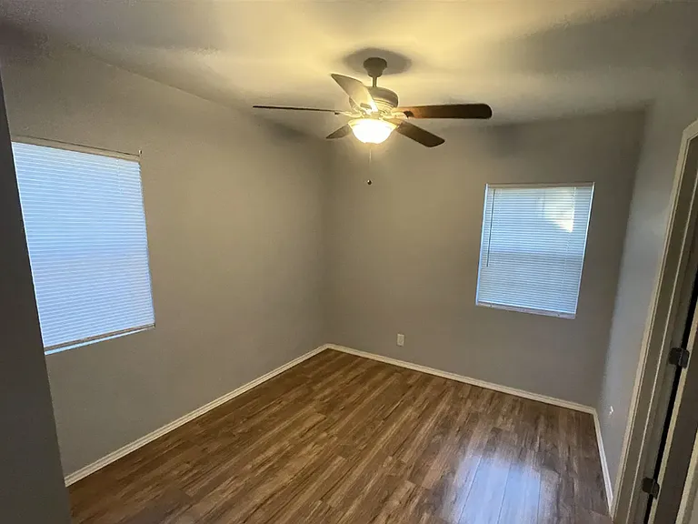2300 W Hickory St — Photo 5