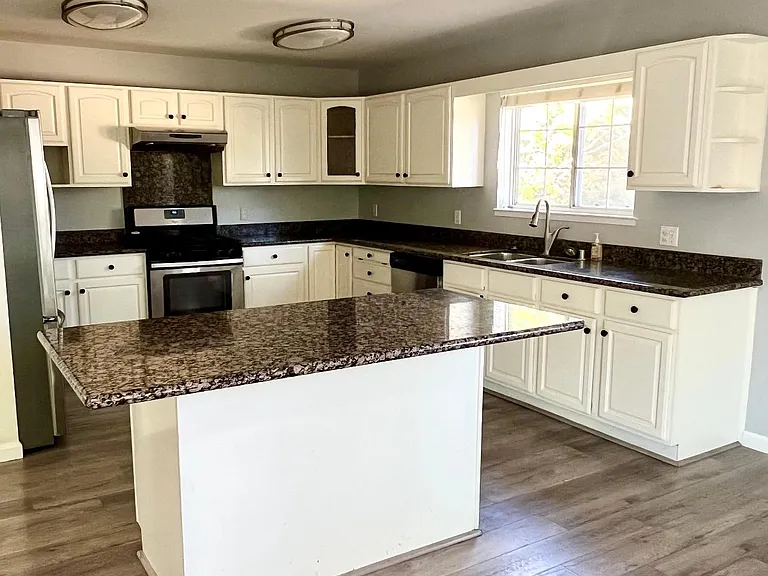 5297 Lone Pine Rd — Photo 2