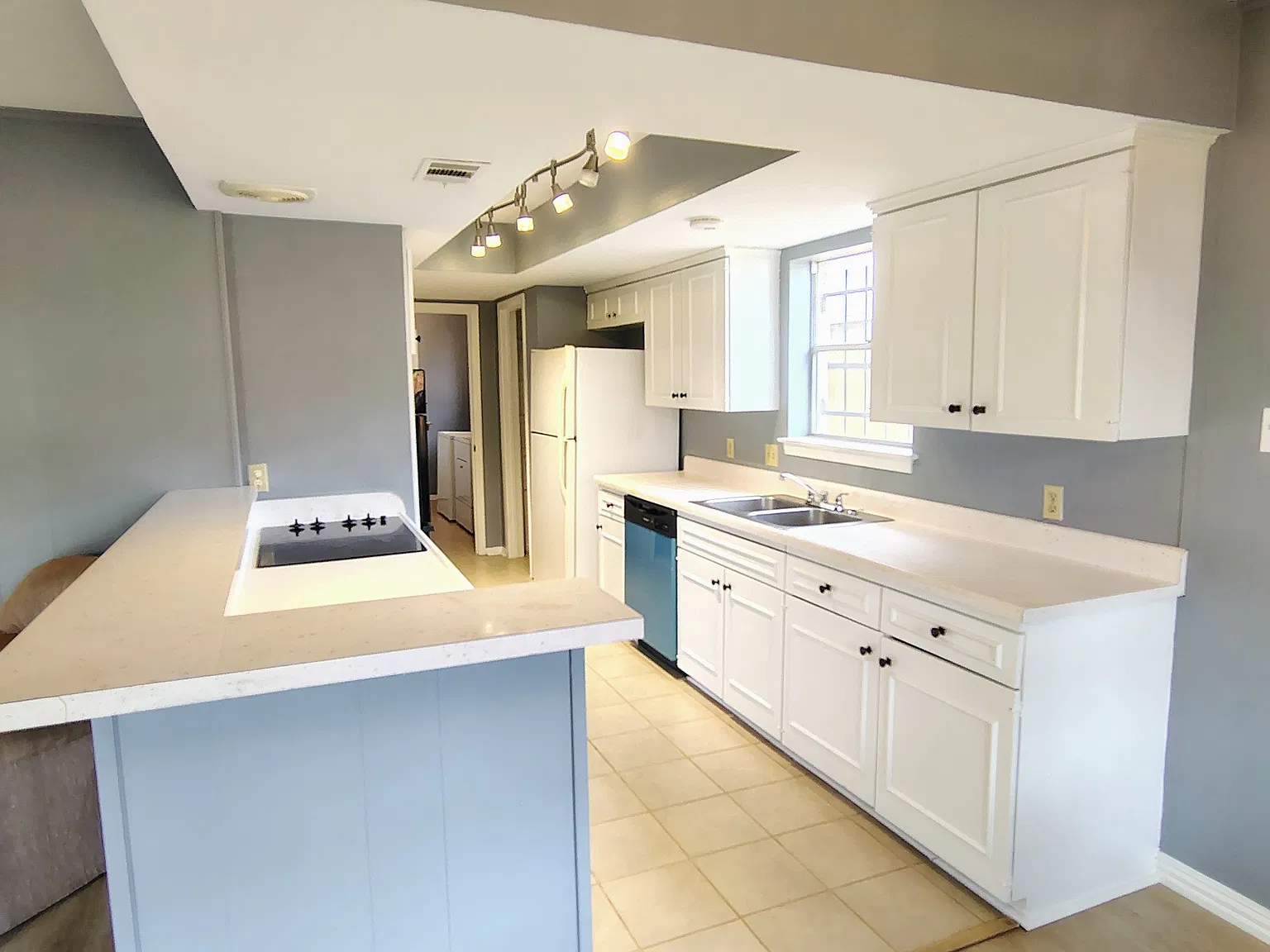 3 bed, 1677 sqft, $2,000 — Photo 2
