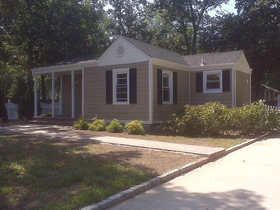 2nd image of 20 Evelyn Ln