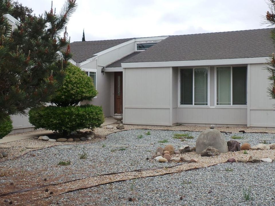 2nd image of 45250 Crown Ave