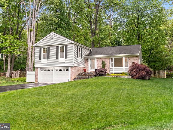 2nd image of 1901 Buckthorn Ln