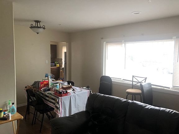 4th image of 1324 Balmoral Ave